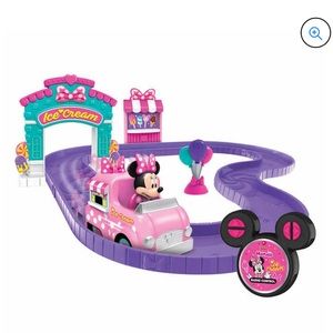Disney 5.5 RC Minnie Ice Cream Truck/Ice Cream Shop Track Set